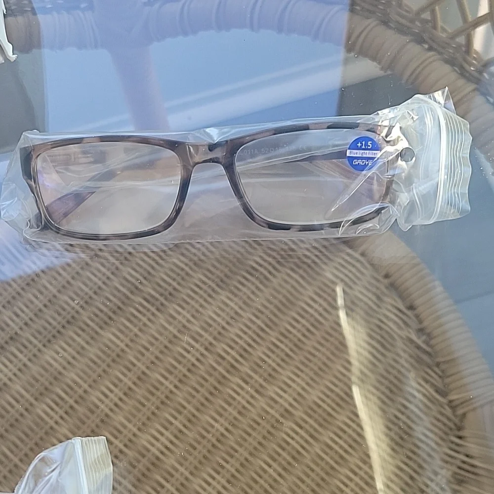 Tortoise readers 1.5x magnification  pack of 4